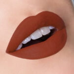 Vatenn 18 Hrs Kissproof Liquid Lipstick-02(Chestnut) - Image 2