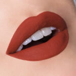 Vatenn 18 Hrs Kissproof Liquid Lipstick-13(Blushing Apricot) - Image 2